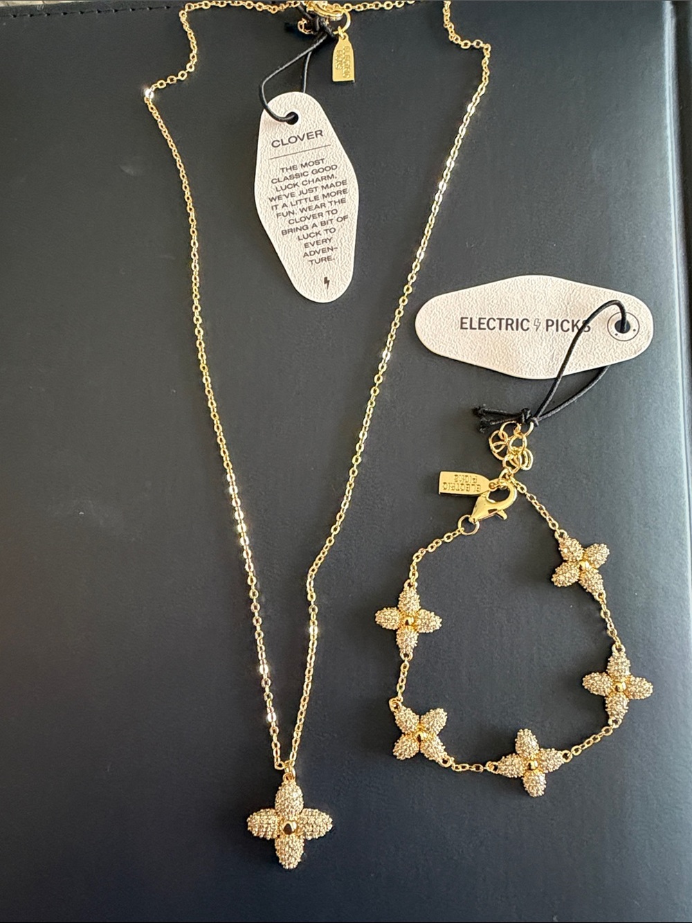 Clover Four-Petal Pendant Necklace in Gold